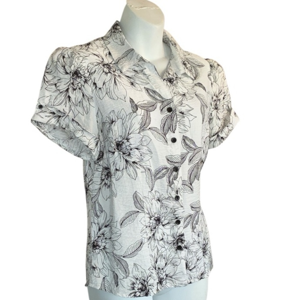 Sara Michelle top Women’s PL, white black floral, Button-Up, short sleeves EUC